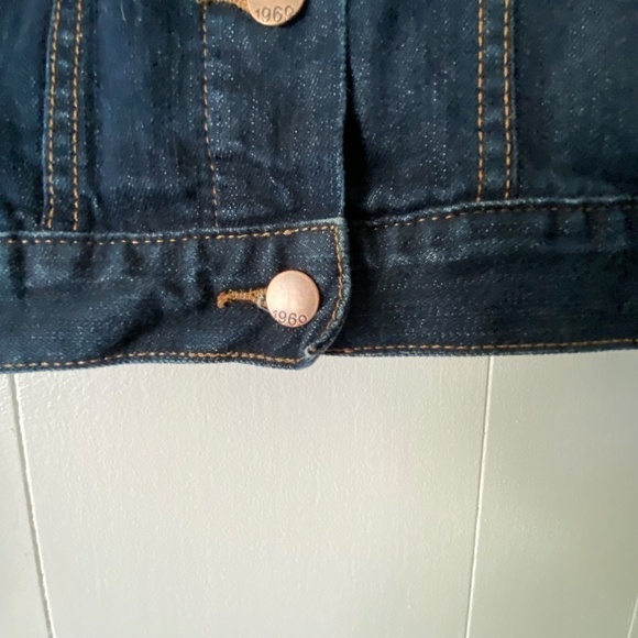 GUC Gap dark wash jean jacket size M - Picture 5 of 8